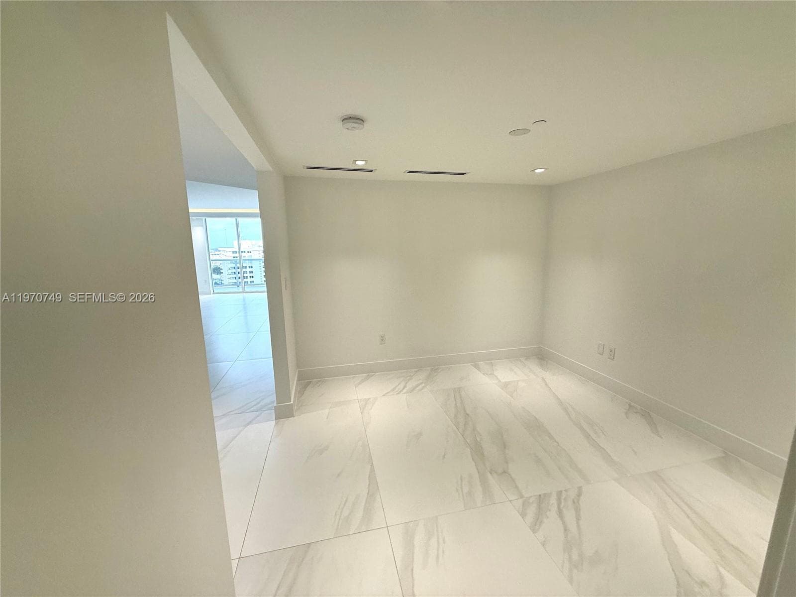 1850 Ocean Dr 1808 photo 8