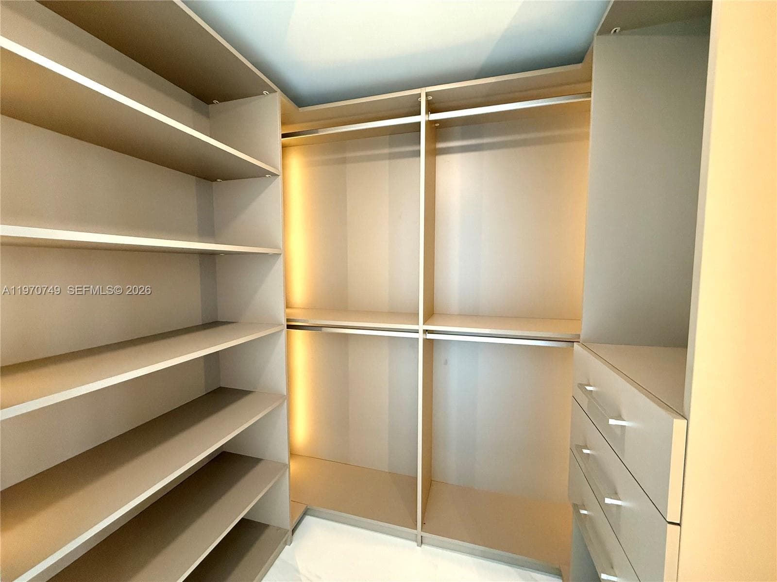 1850 Ocean Dr 1808 photo 21