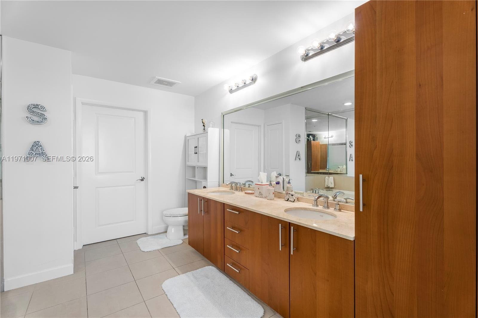 1945 Ocean Dr 2209 photo 13
