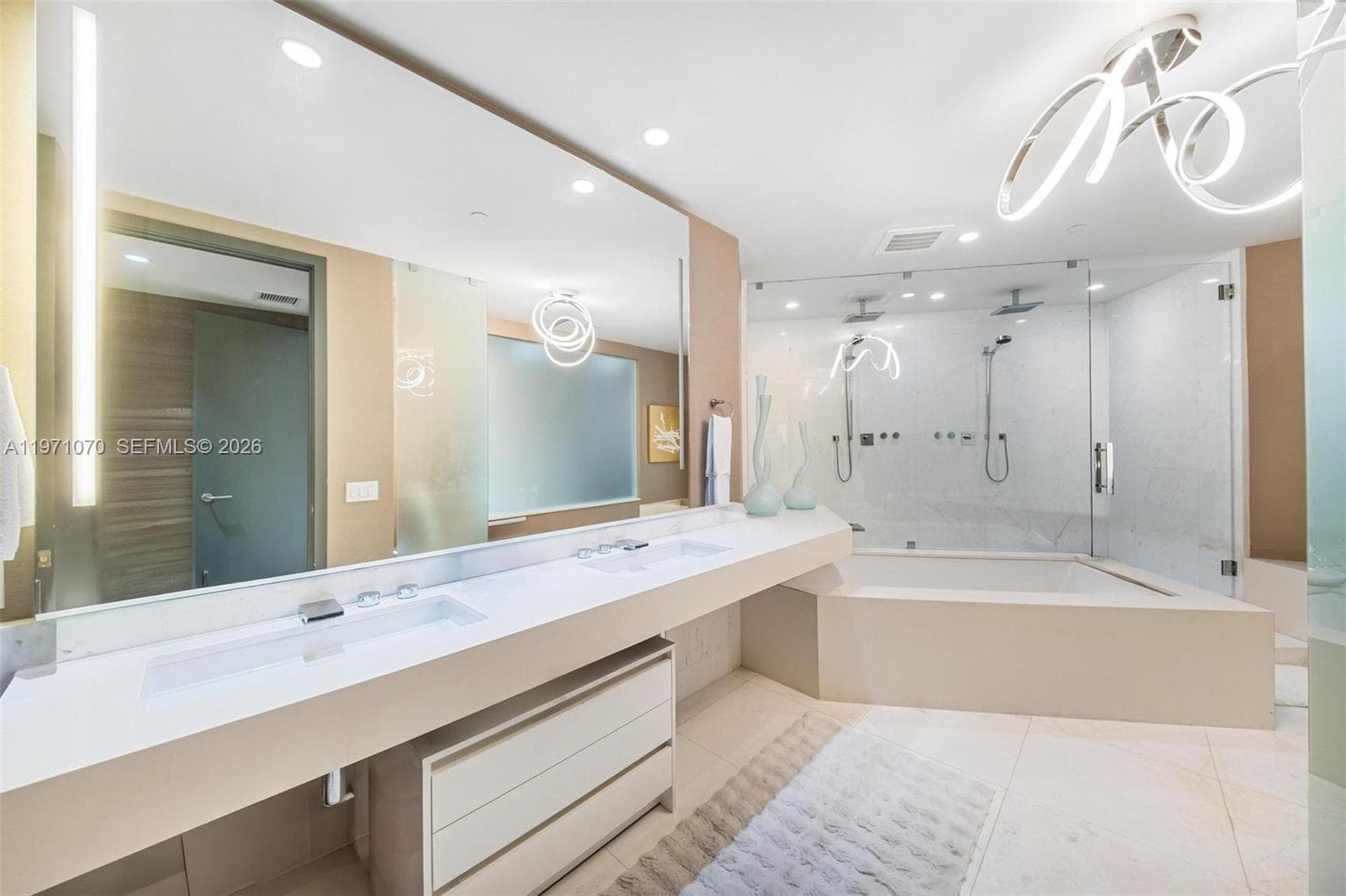 18555 Collins Ave 5003 photo 19