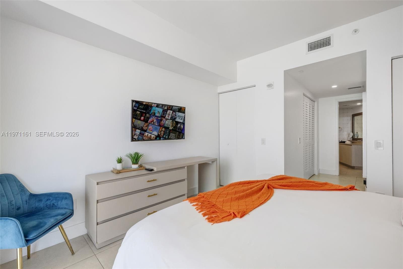 4111 Ocean Dr 3706 photo 22