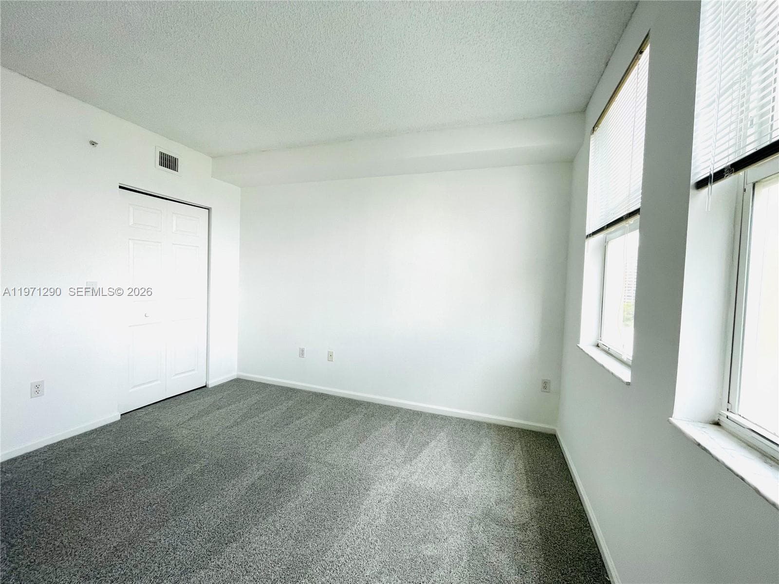 17150 N Bay Rd 2911 photo 12