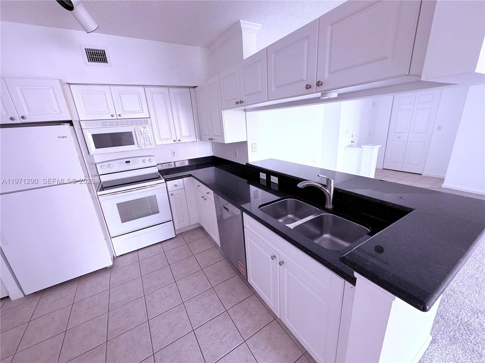 17150 N Bay Rd 2911 photo 4