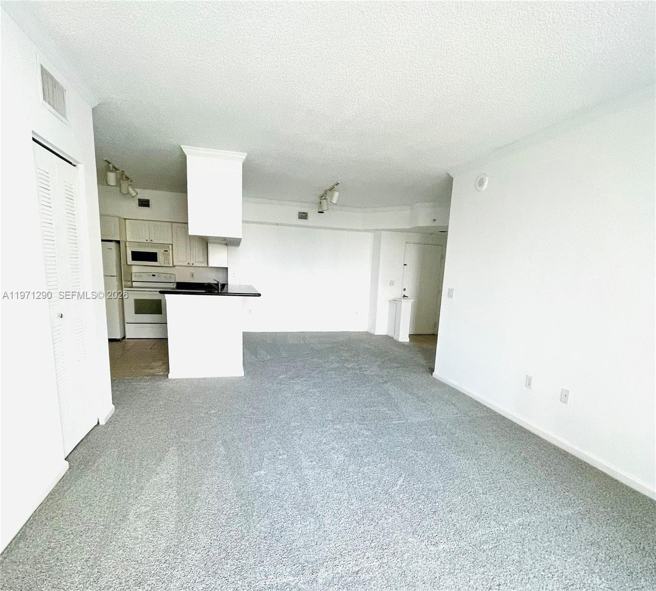 17150 N Bay Rd 2911 photo 8