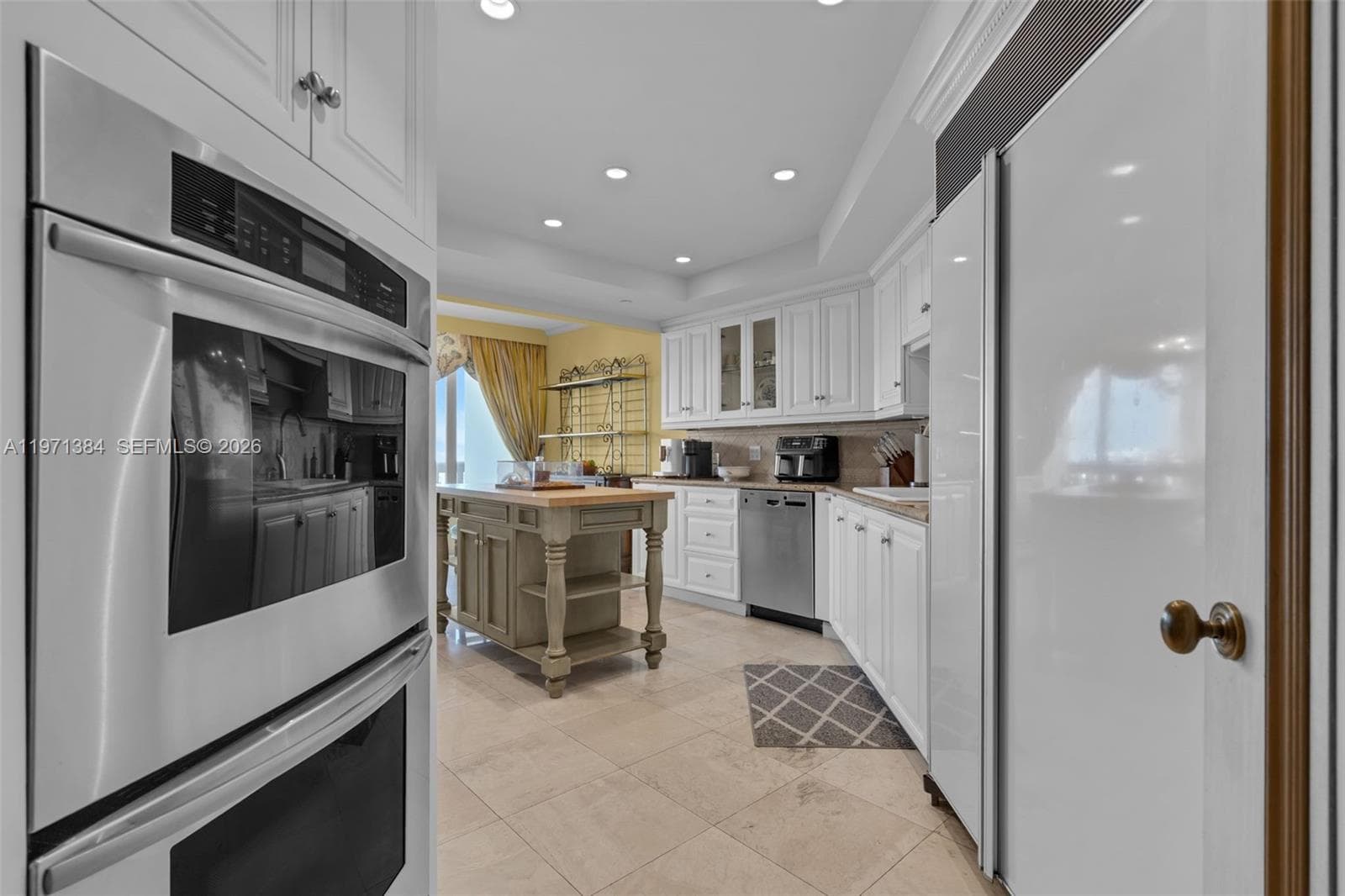 3000 Island Blvd 2902 photo 22