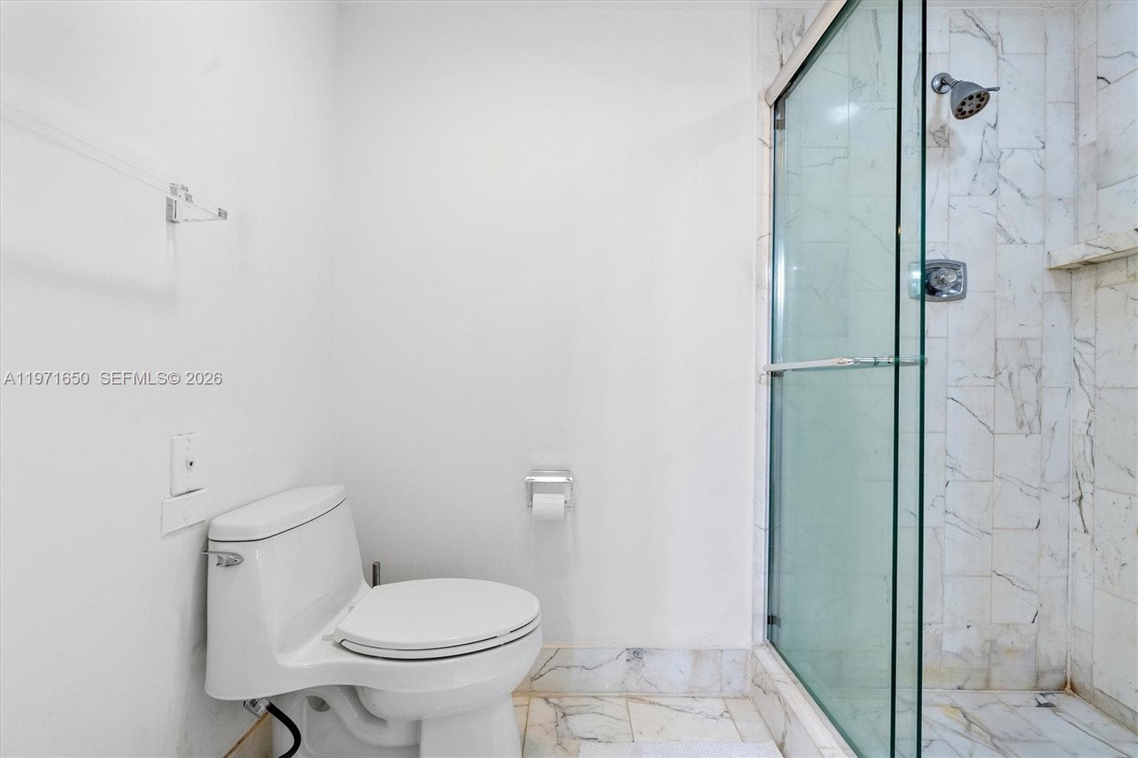 20191 E Country Club Dr 510 photo 17