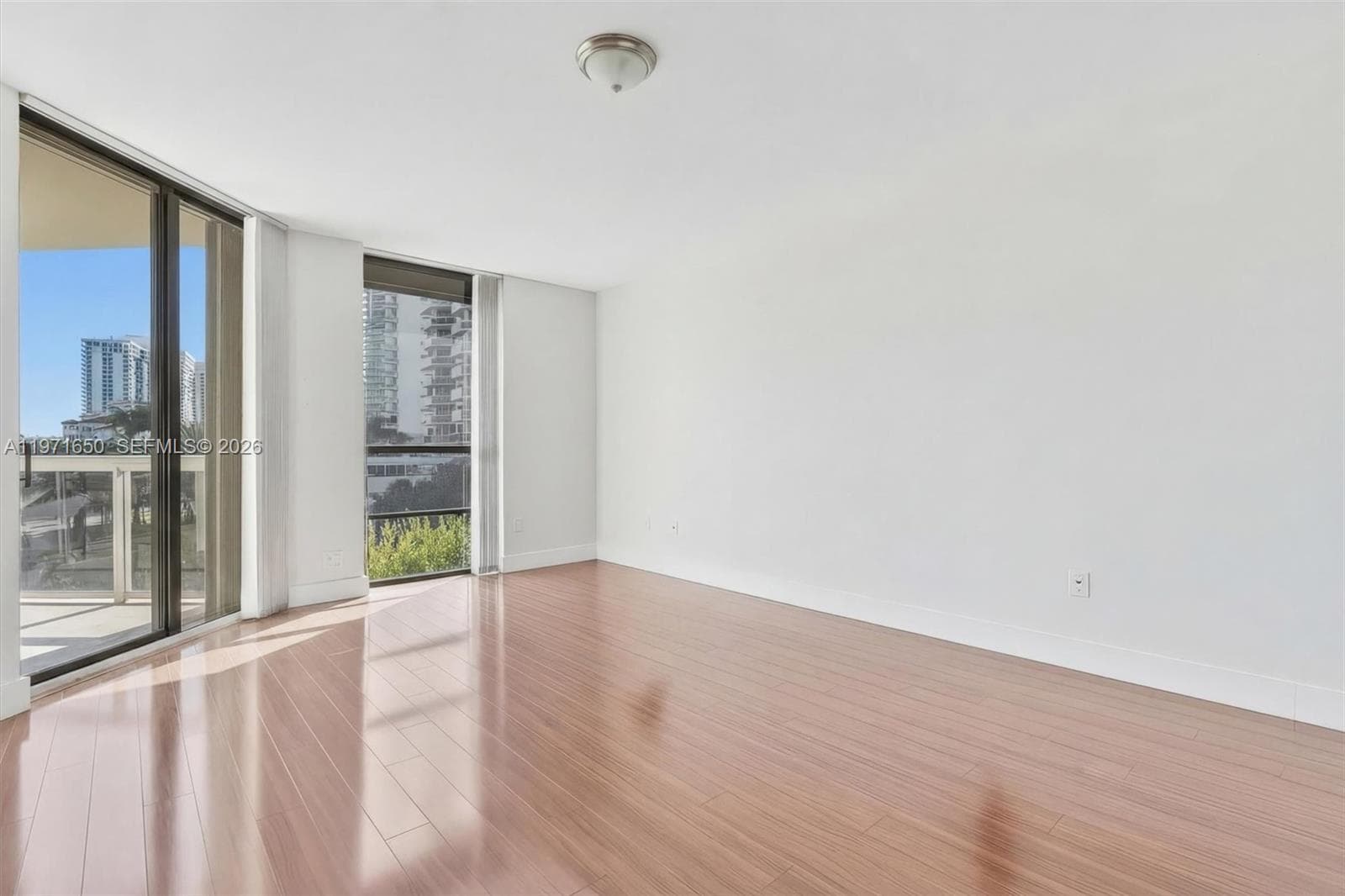 20191 E Country Club Dr 510 photo 10