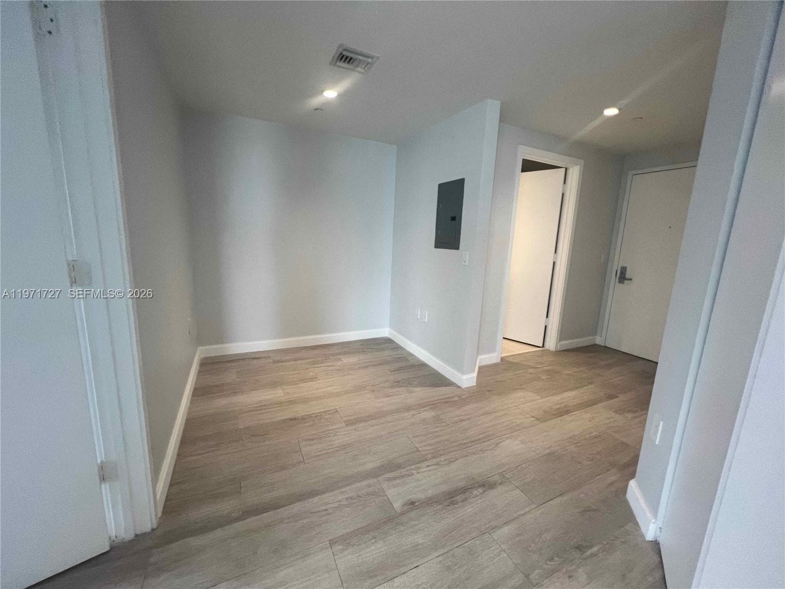 45 SW 9th St 3703 photo 17