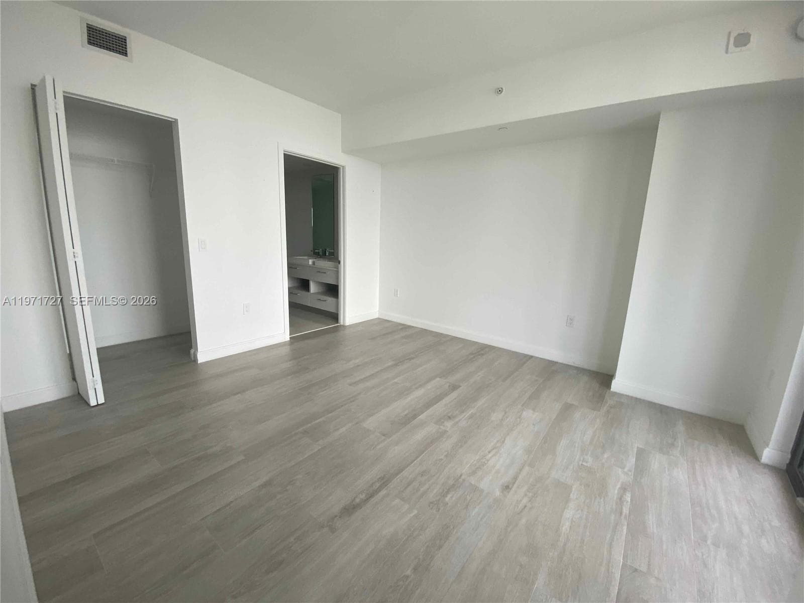 45 SW 9th St 3703 photo 12
