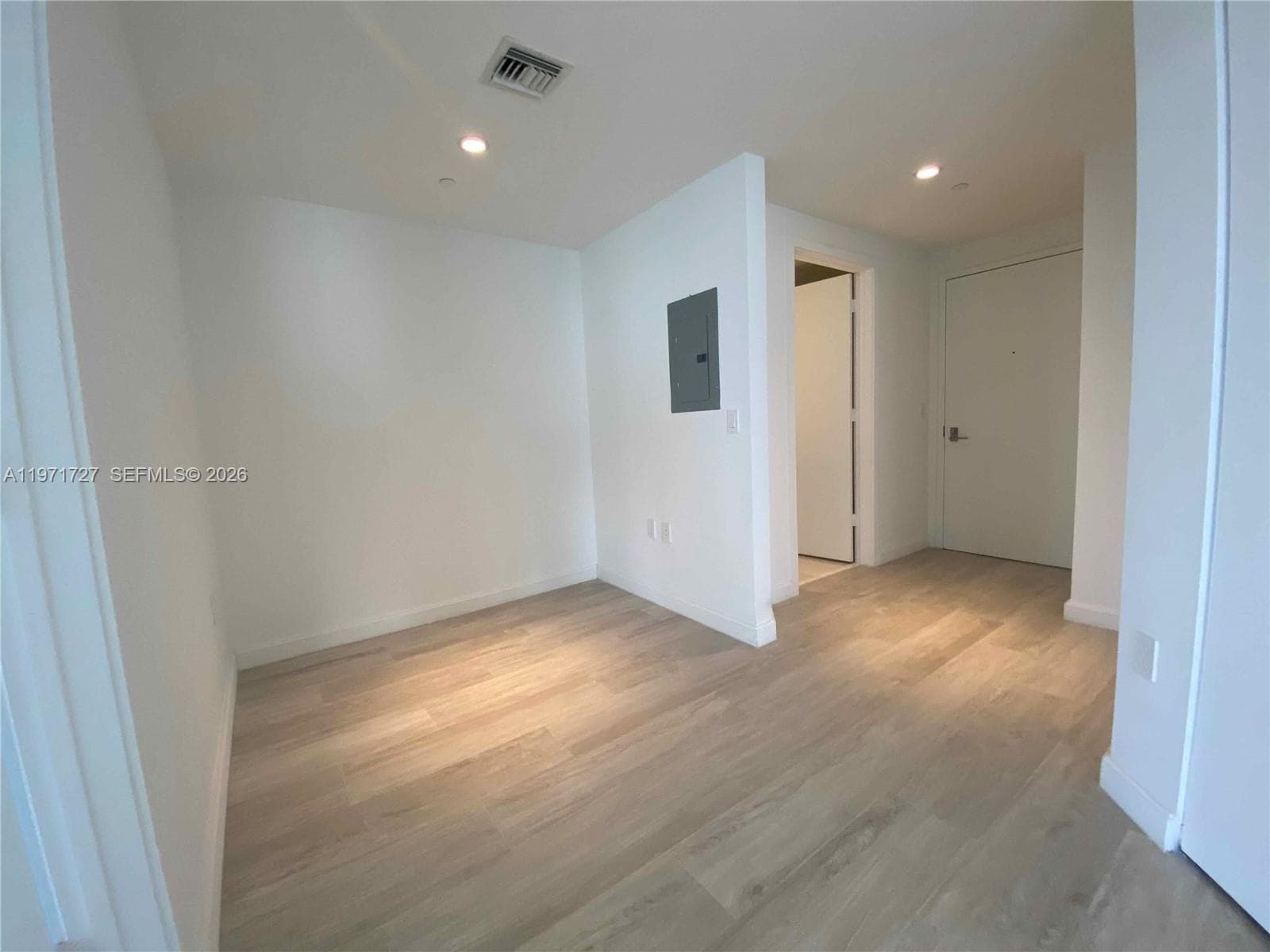 45 SW 9th St 3703 photo 18