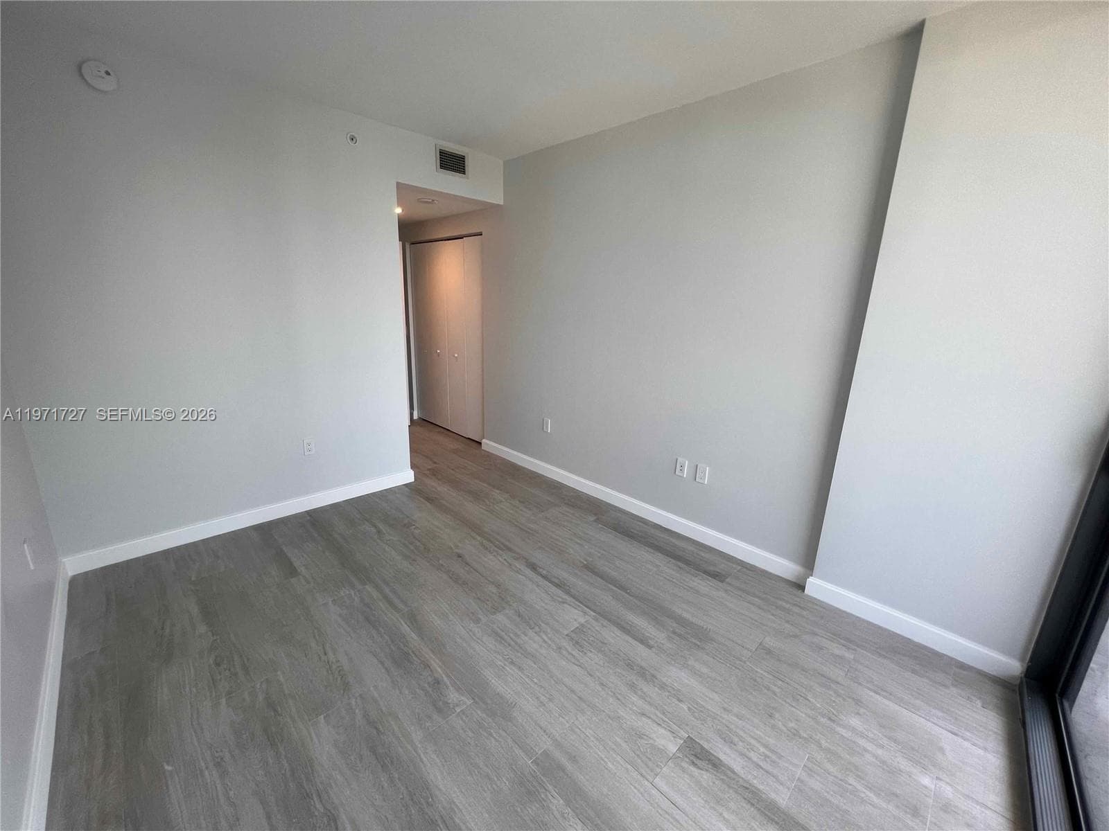 45 SW 9th St 3703 photo 25