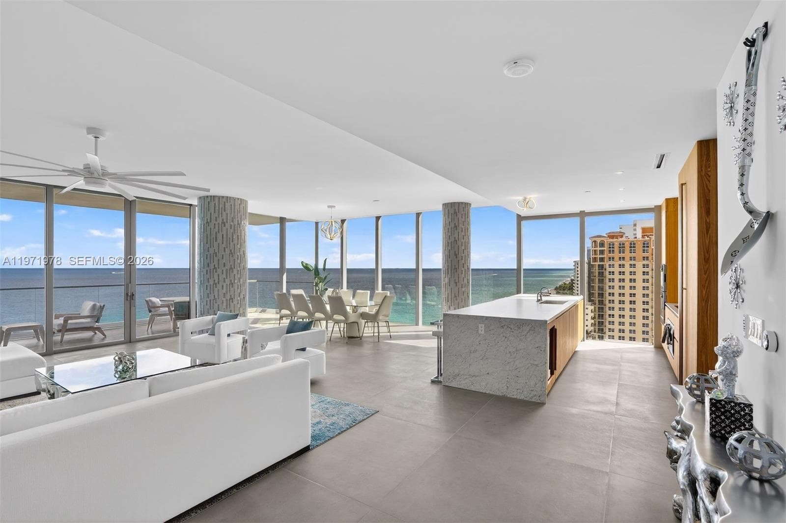 2000 Ocean Dr 14B photo 2