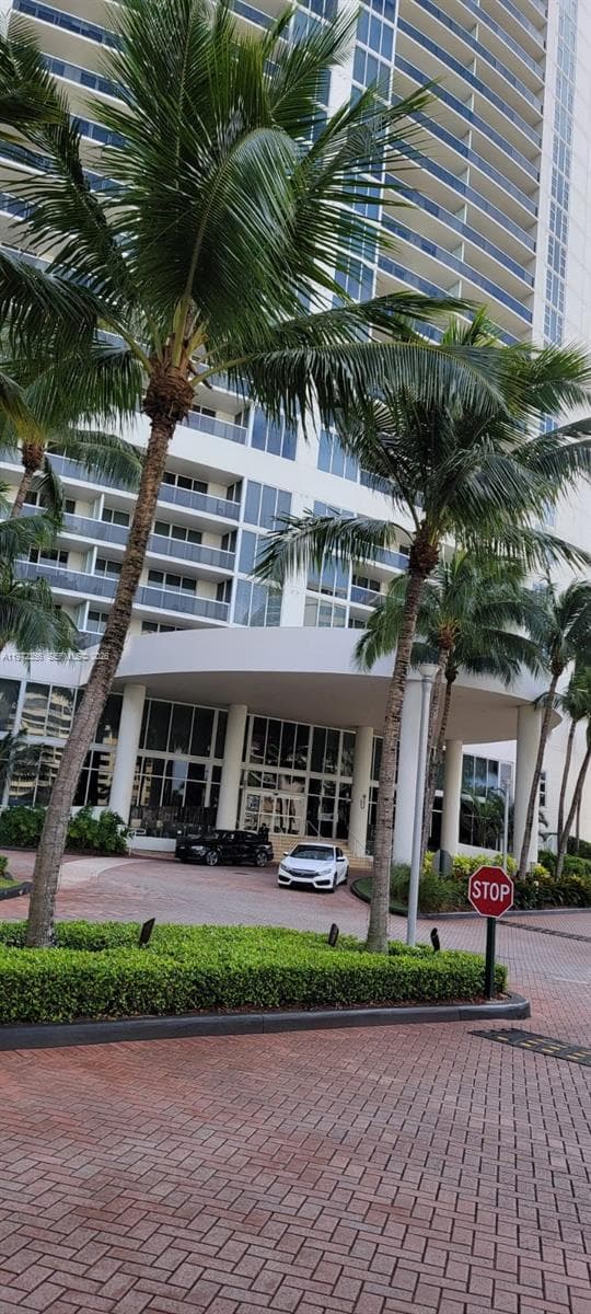 1850 Ocean Dr 3