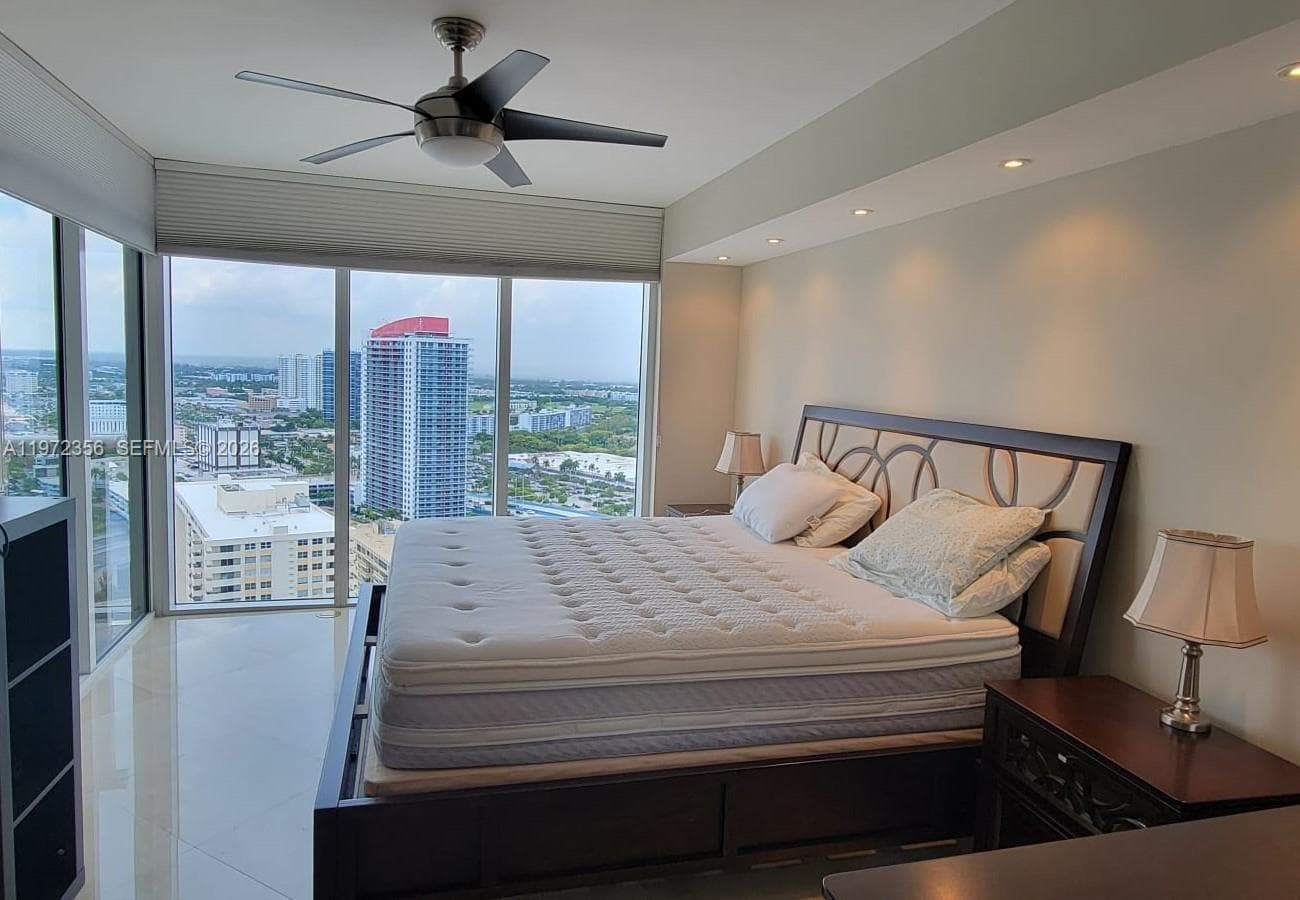 1850 Ocean Dr 3007 photo 21