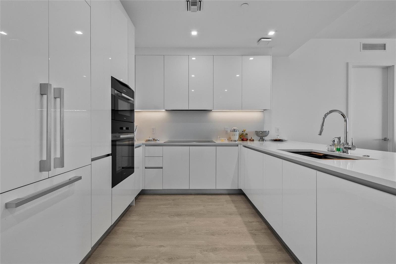 220 Lake Shore Drive #1417 2