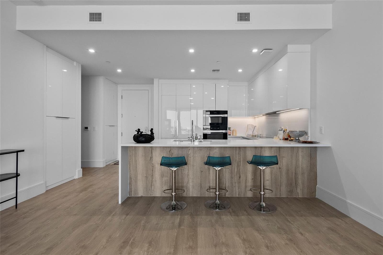 220 Lake Shore Drive #1417 4