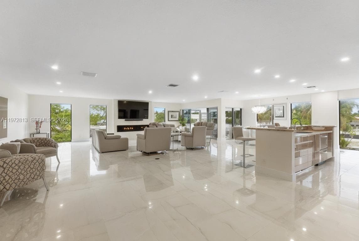 76 Isle Of Venice Dr 3