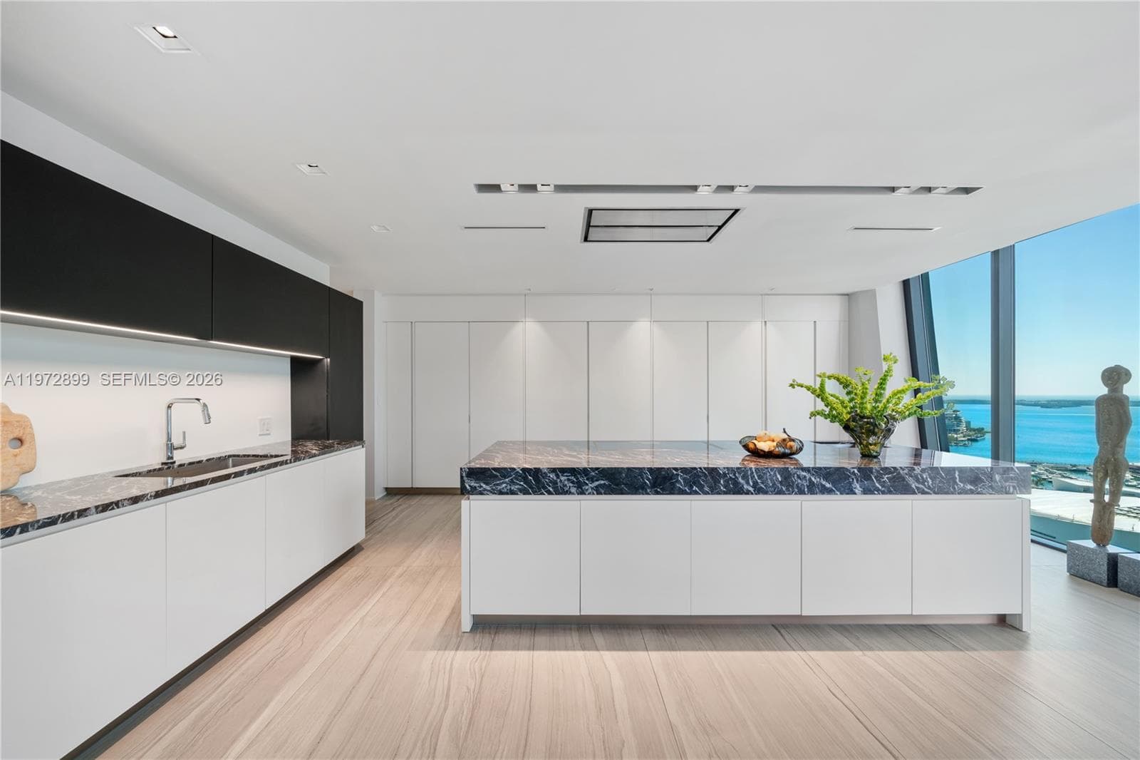 1000 Biscayne Blvd 3201 photo 18
