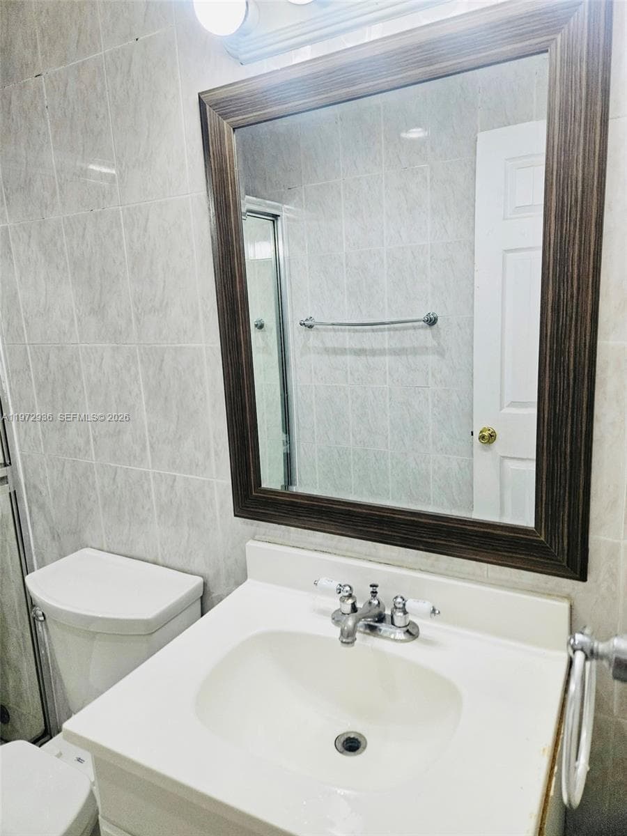 400 Kings Point Dr 1624 photo 16