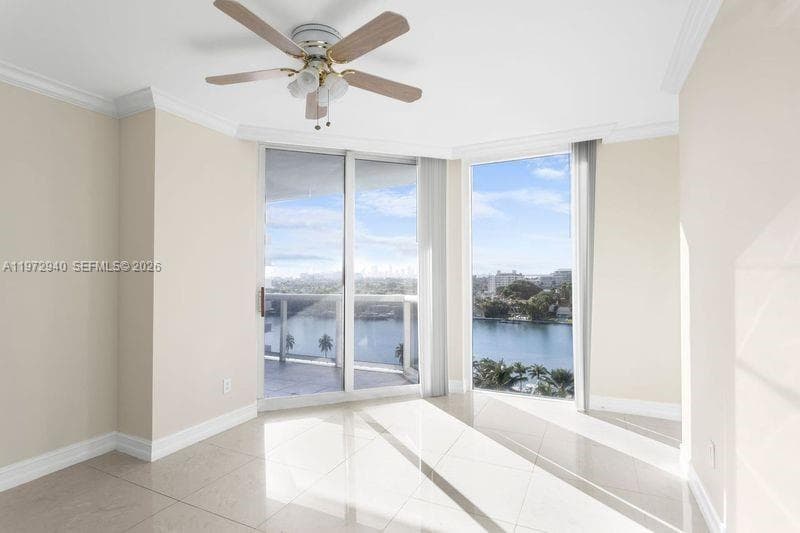 4775 Collins Ave 1006 photo 2