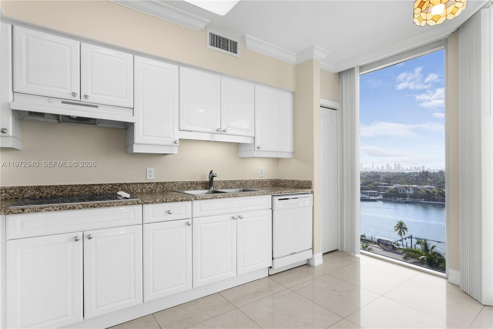 4775 Collins Ave 1006 photo 4