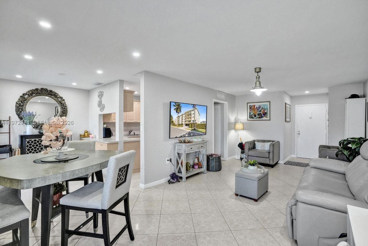 3665 NE 167th St 208 photo 6