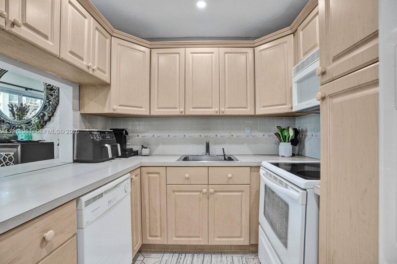 3665 NE 167th St 208 photo 12