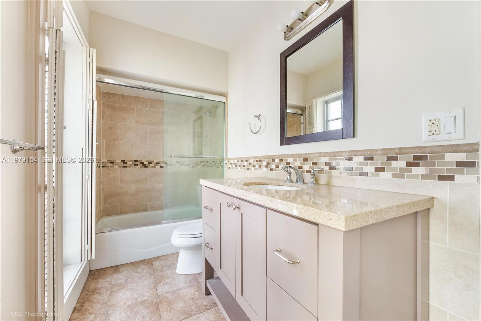 1265 Alhambra Cir B photo 16