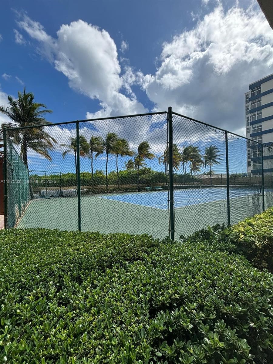 2080 Ocean Dr 4