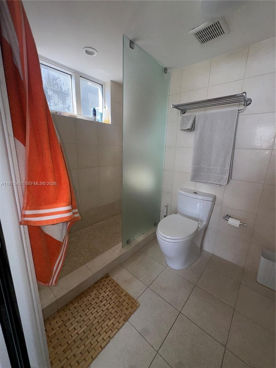 2457 Collins Ave 405 photo 11