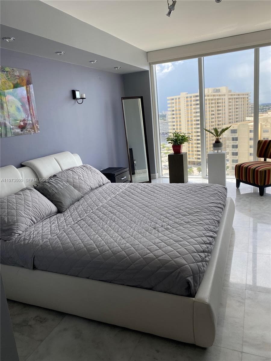 1800 Ocean Dr 1408 photo 12