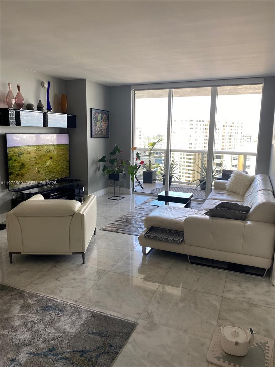 1800 Ocean Dr 1408 photo 7