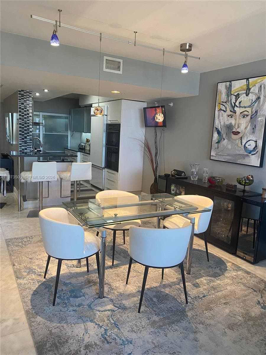 1800 Ocean Dr 5