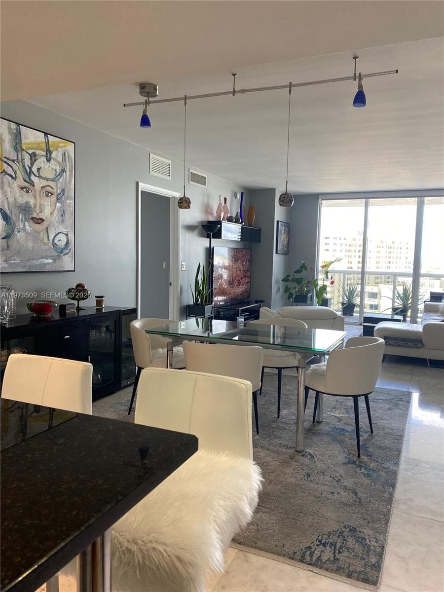 1800 Ocean Dr 1408 photo 9