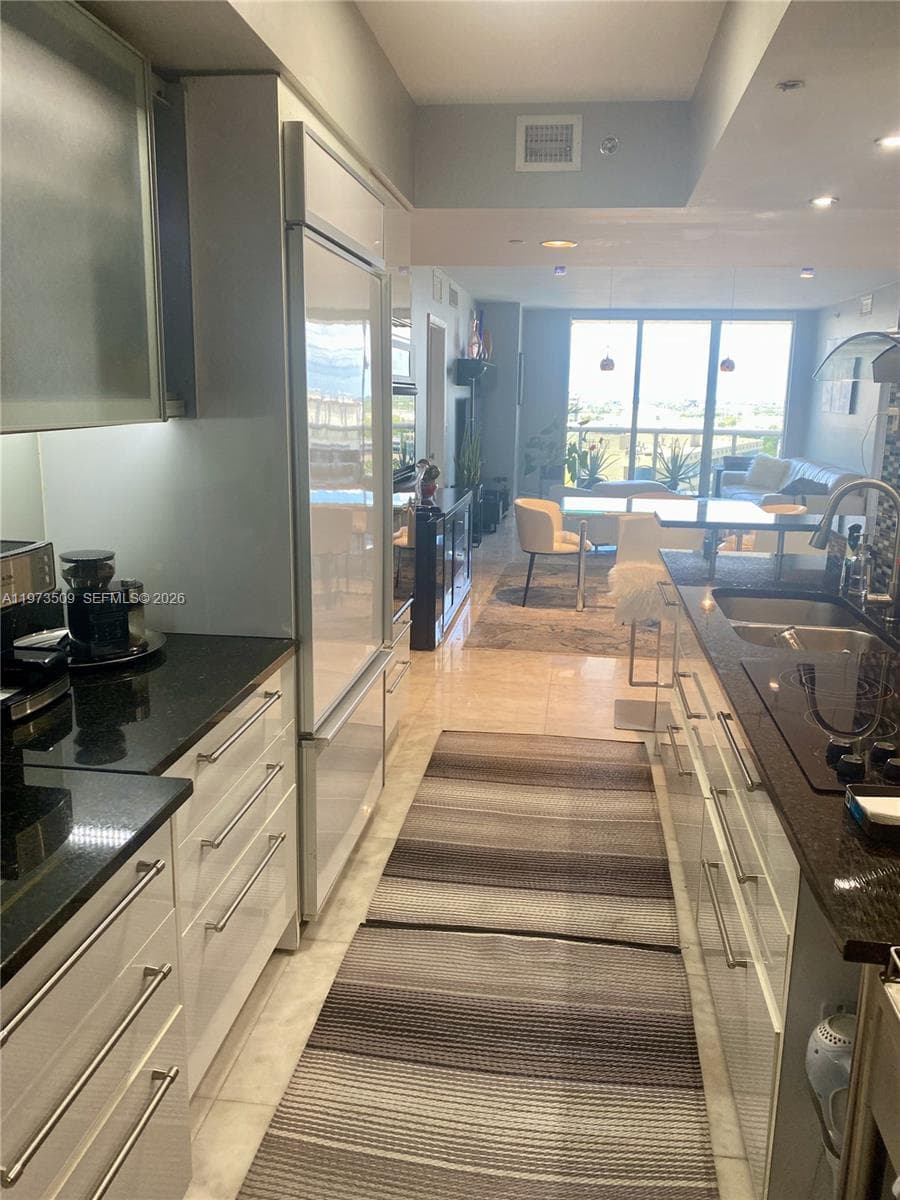 1800 Ocean Dr 1408 photo 10