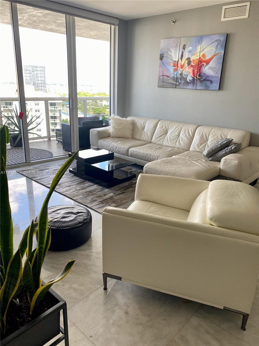 1800 Ocean Dr 1408 photo 8