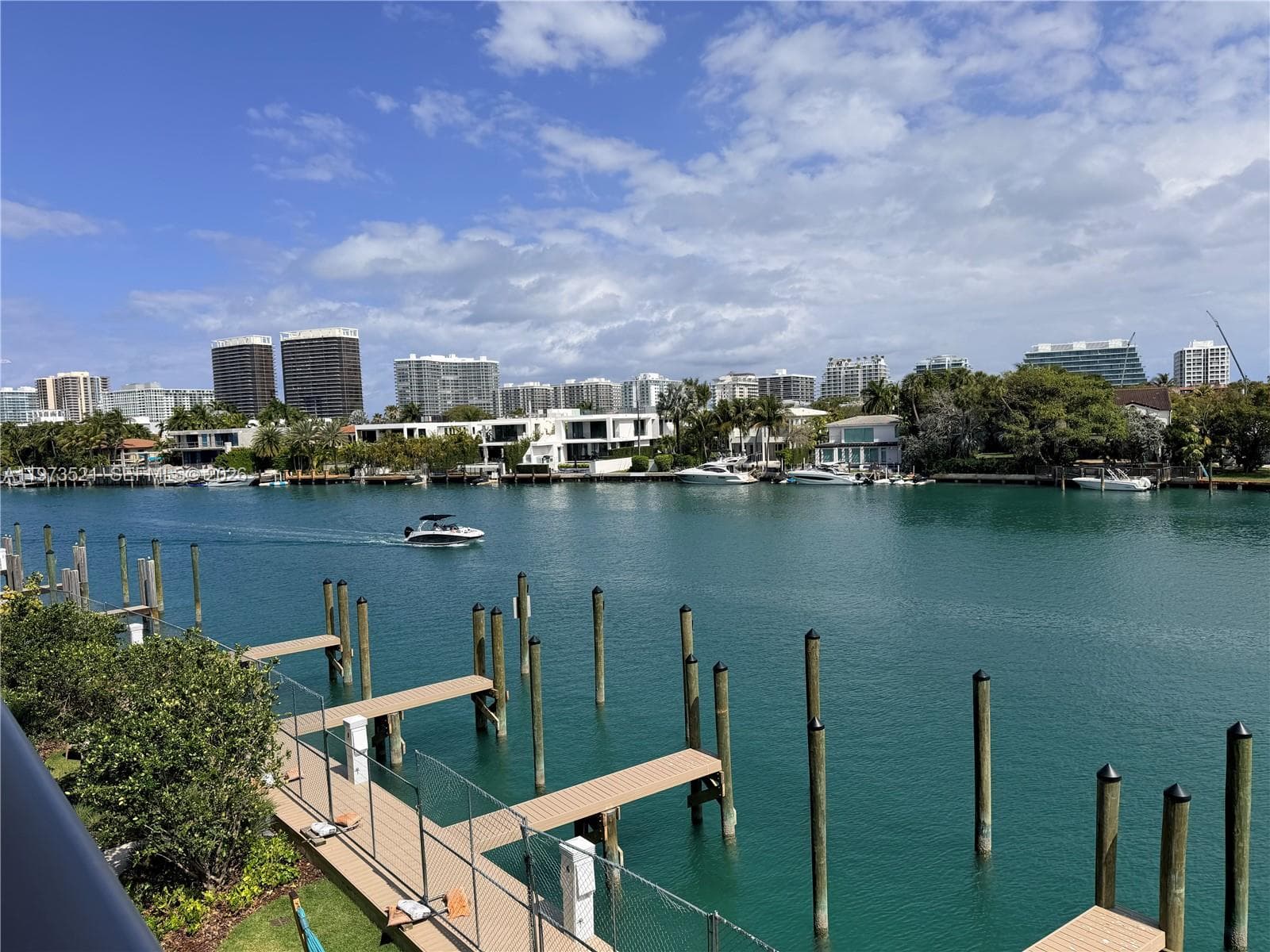 9201 E Bay Harbor Dr 303 photo 4