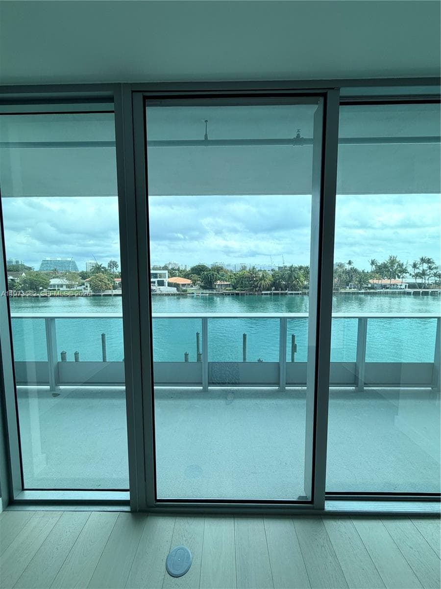 9221 E Bay Harbor Dr 307 photo 20