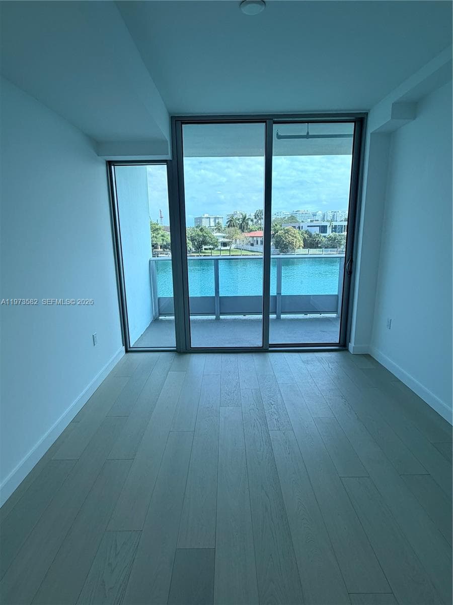 9221 E Bay Harbor Dr 307 photo 19