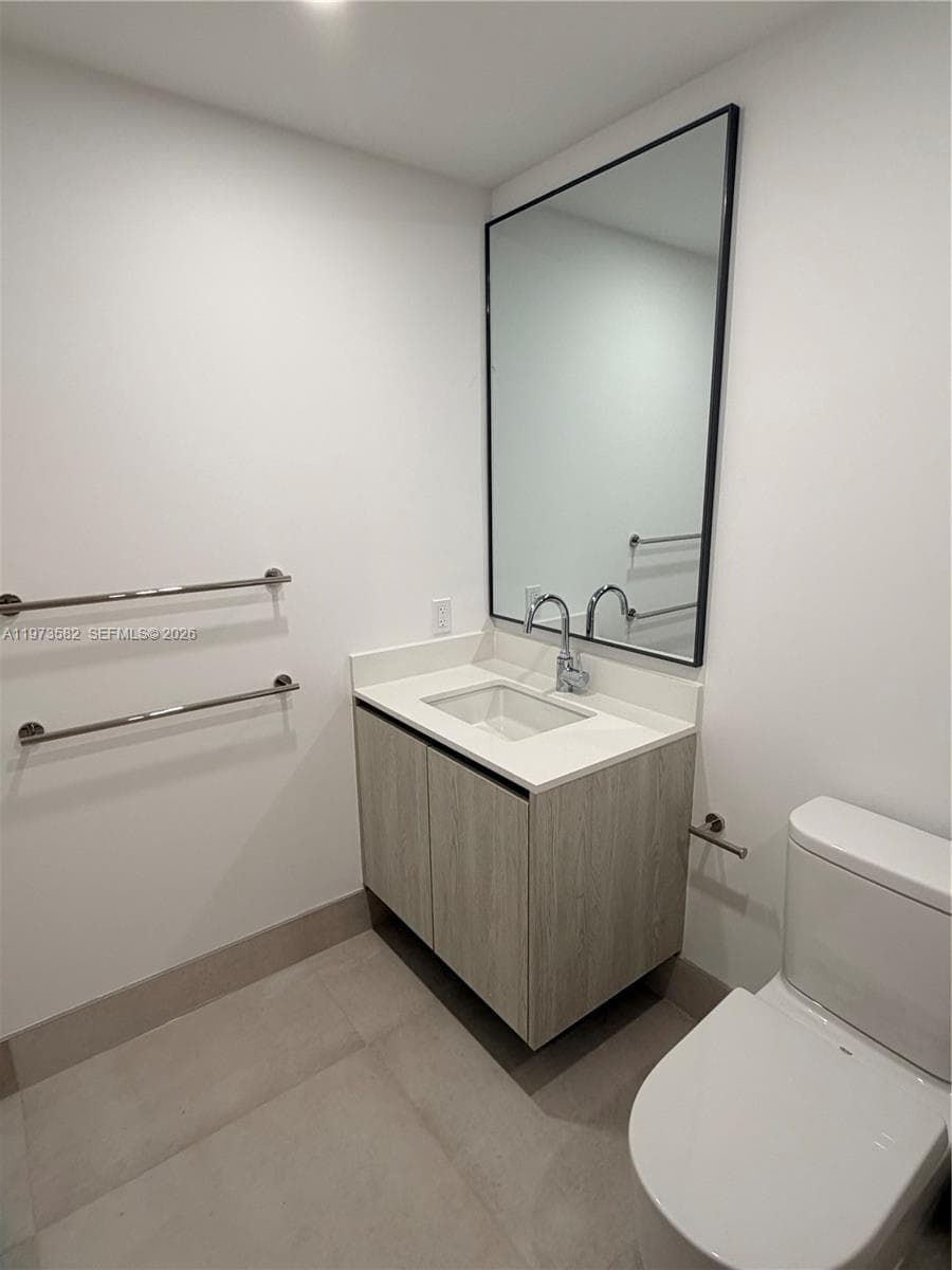 9221 E Bay Harbor Dr 307 photo 21