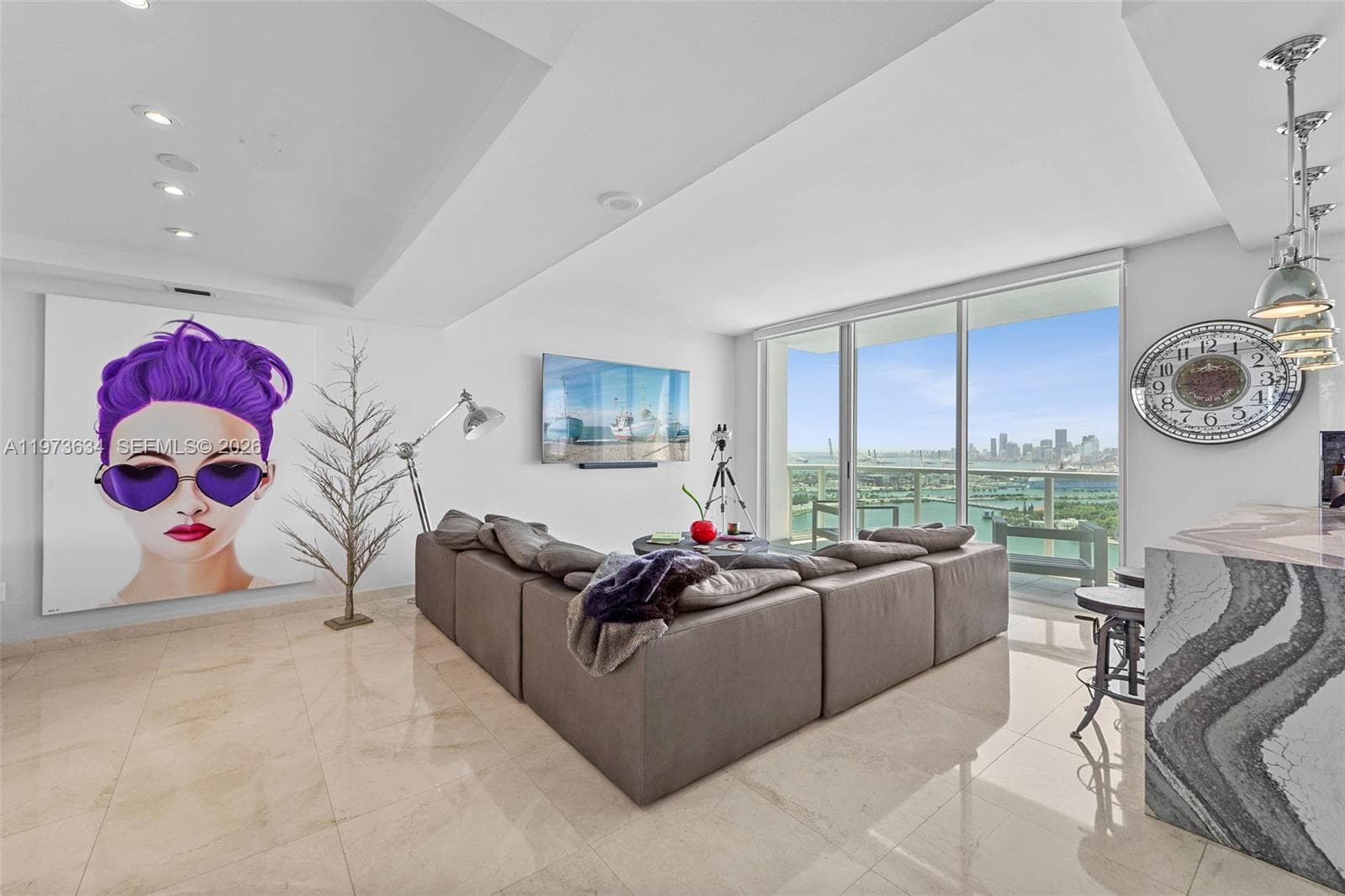 650 West Ave PH09 photo 2