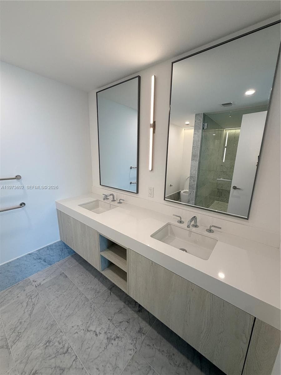 9221 E Bay Harbor Dr 307 photo 13