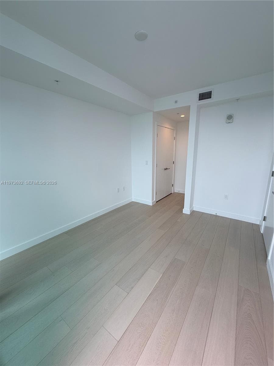 9221 E Bay Harbor Dr 307 photo 17