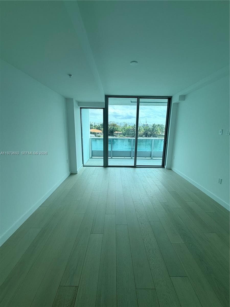 9221 E Bay Harbor Dr 307 photo 12