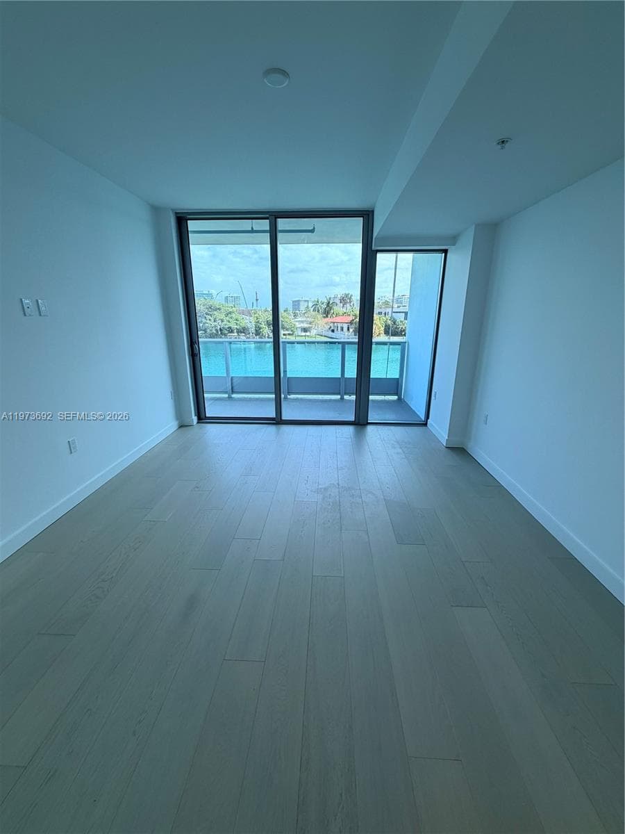 9221 E Bay Harbor Dr 307 photo 10