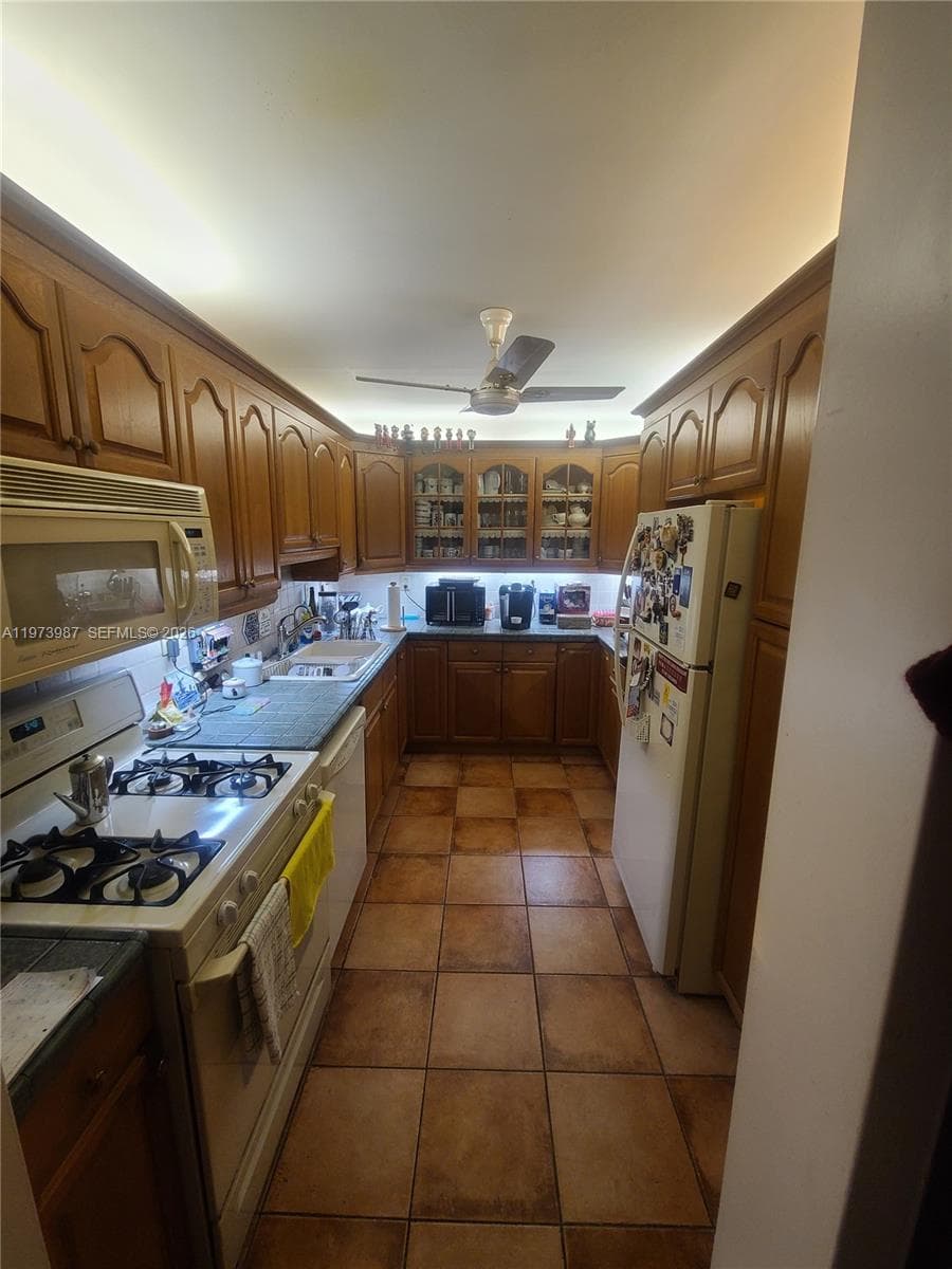 3140 Ocean Dr 1812 photo 13