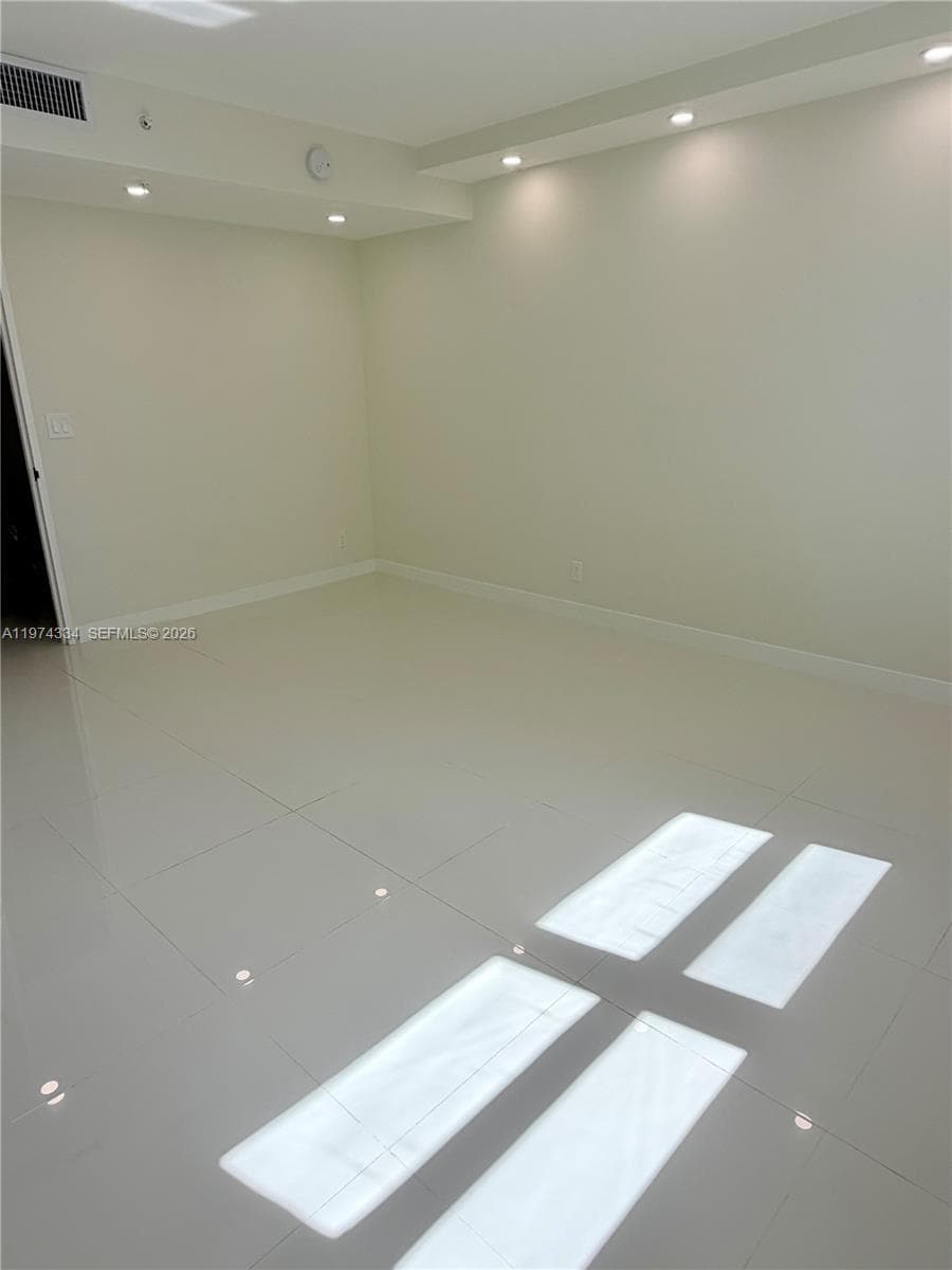 3001 Ocean Dr 511 photo 23