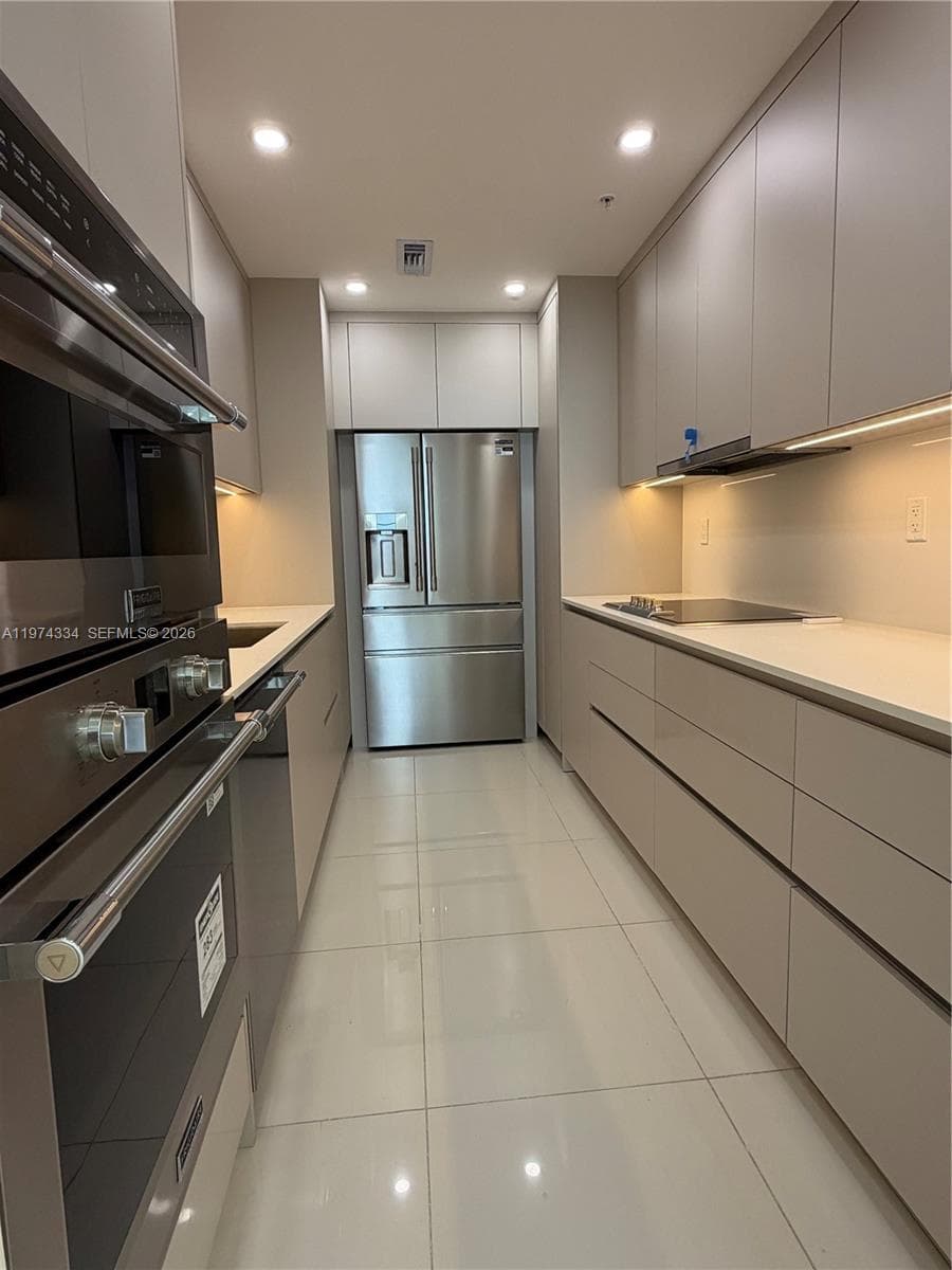 3001 Ocean Dr 2
