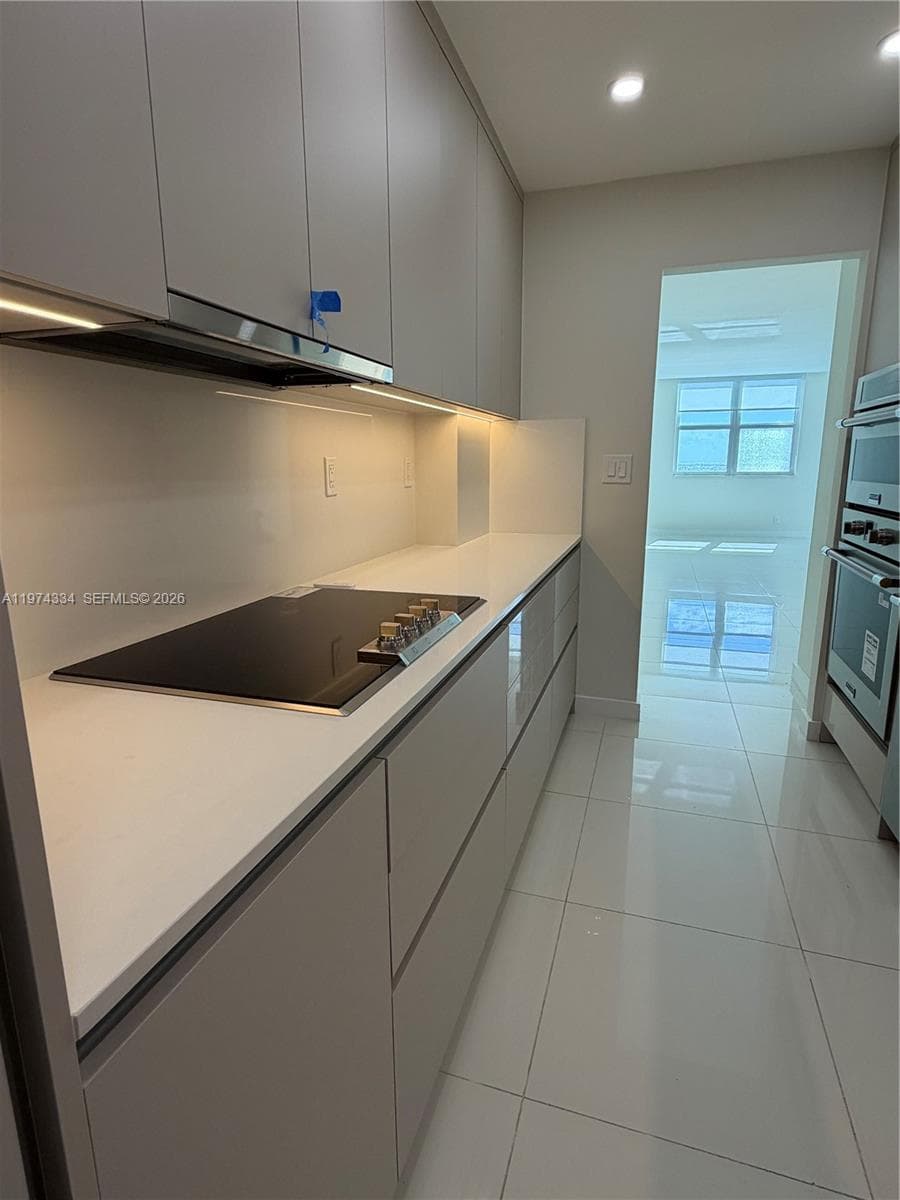 3001 Ocean Dr 511 photo 6