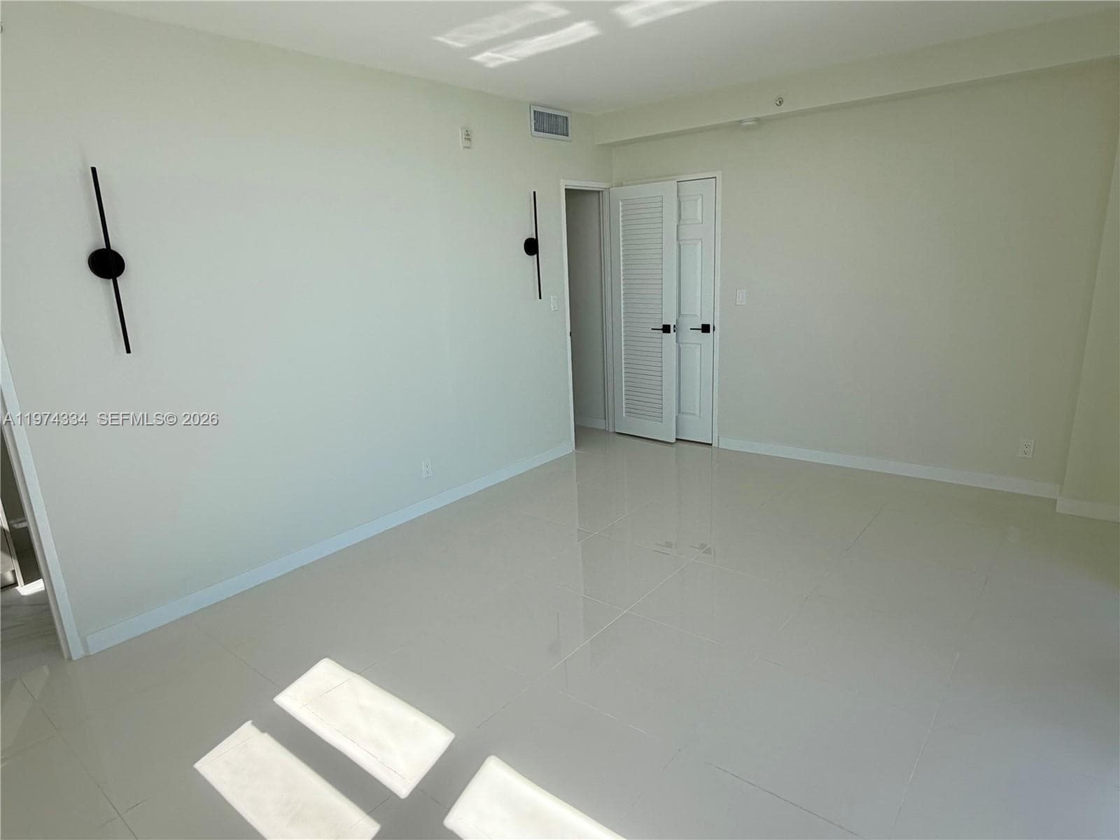 3001 Ocean Dr 511 photo 17
